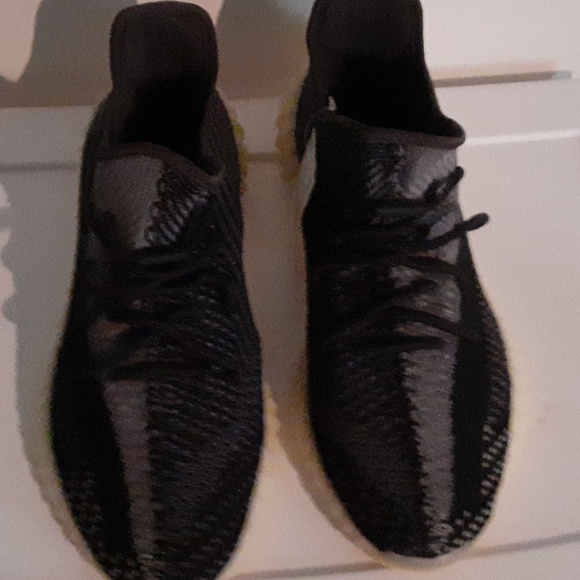 Adidas Yeezy Boost 350 V2 FZ5000, Male size 13 - Picture 2 of 6